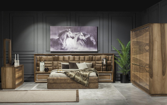 Komplet soveværelse ensemble med skab, natborde og seng i 5 dele.