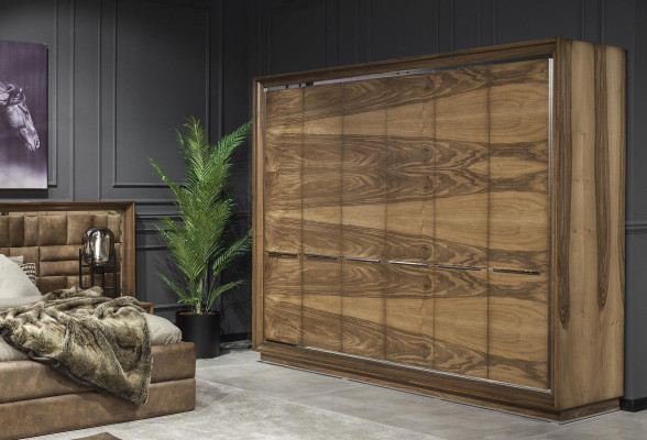 Luksus skab 277 cm med 6 døre og stort opbevaringsrum