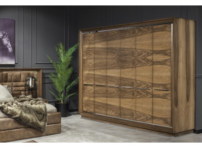 Luksus skab 277 cm med 6 døre og stort opbevaringsrum