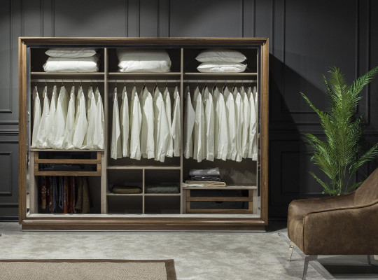 Luksus skab 277 cm med 6 døre og stort opbevaringsrum