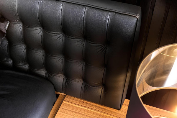 Soveværelsesmøbel sæt Komplet sæt Sort seng Skab Natteskab 8 dele