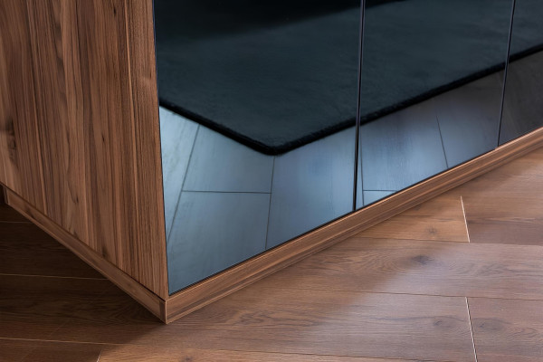 Komplet soveværelsesmøbel sæt med seng, natborde og skab 4 dele.