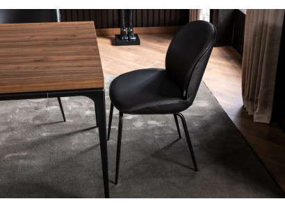 Moderne sort hængestol i loftsmøbler