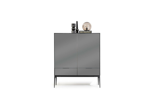 Stue møbel med spejl og sorte og brune skabe