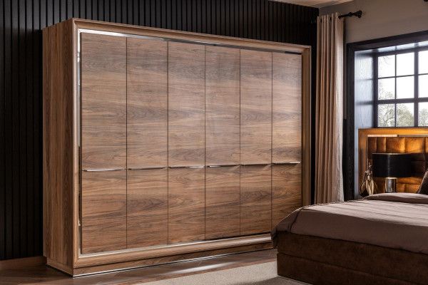 Soveværelsessæt med seng, skab og 2 natborde, 4 dele.