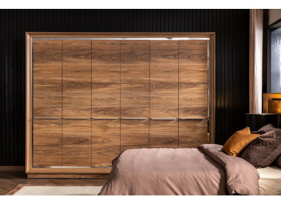 Skab med 6 døre til soveværelset