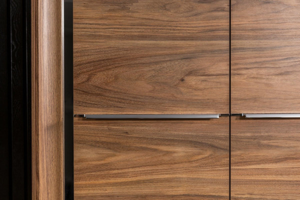 Skab med 6 døre til soveværelset