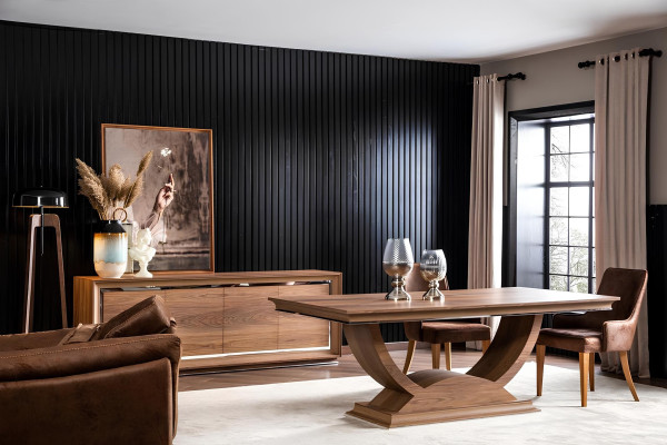 Elegant spisebord på ben