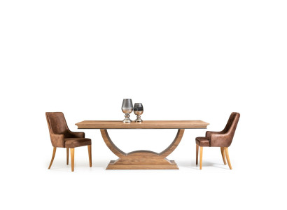 Brun træ spisebord med 4 stole