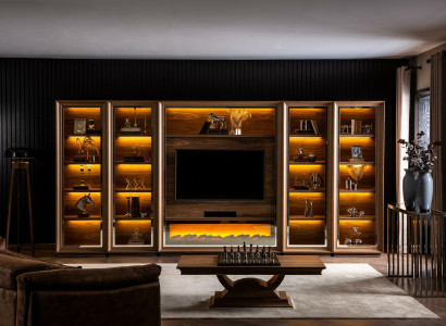 Luksus stuevæg med pejs og sofabord