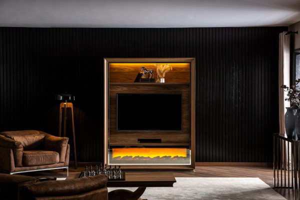 Luksus stuevæg med pejs og sofabord