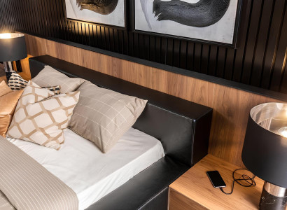 Soveværelsesmøbel sæt 5 dele med seng, natborde og kommode