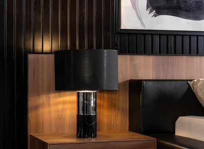 Brun soveværelse ensemble med seng, skab og 2 natborde, 4 dele.