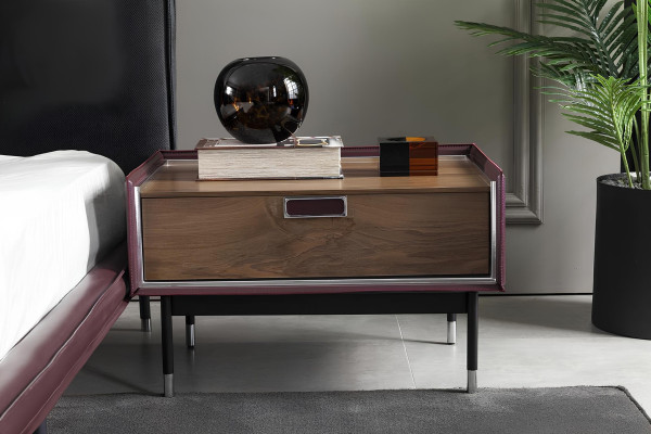 Komplet soveværelse ensemble med skab, natborde og seng 4 dele.