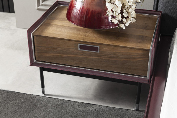 Komplet soveværelse ensemble med skab, natborde og seng 4 dele.