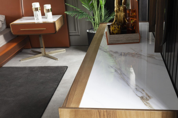 Kommode design i luksus med gyldne ben