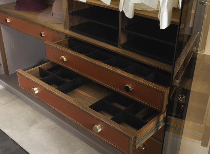 Gennemsigtig skabprojekt med skydedøre