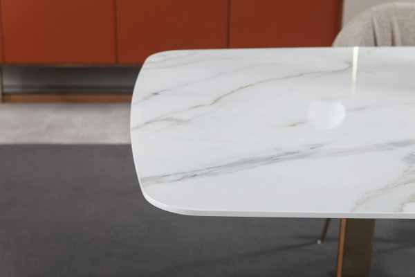 Hvid spisebord i moderne, luksuriøs og komfortabel stil