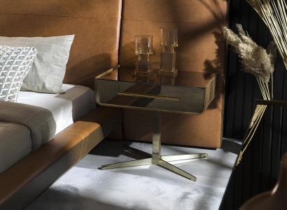 Design seng til soveværelset med to luksuriøse glas natborde