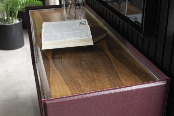 Mobil kommode viola i træ 141 cm med læder