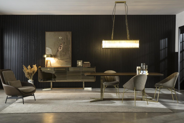 Spisestue sæt med bord og 4 træstole