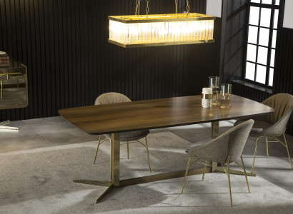 Spisestue sæt med bord og 4 træstole