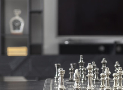 Høj kvalitet sort stuevæg med skab og 2 dele bord