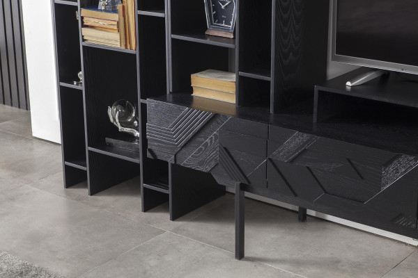 Sort stuevæg med åbent opbevaringsrum