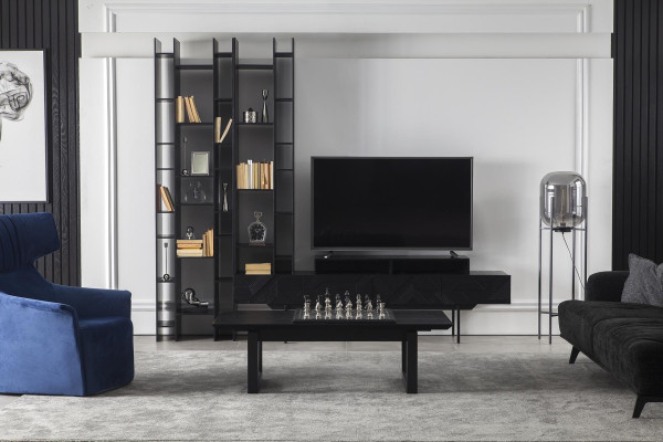 Sort stuevæg med åbent opbevaringsrum