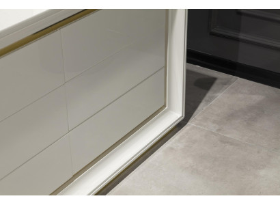 Moderne hvid kommode med spejl og opbevaringsskuffer