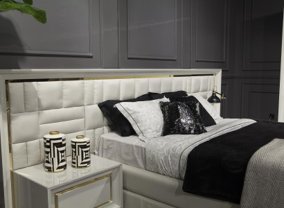 Moderne luksus natbord i brun