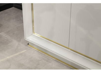 Moderne og komfortabel hvid garderobe med luksuriøs opbevaringsplads