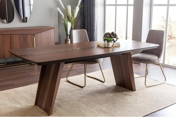 Sæt med spisebord, stole og brune kommode 9 dele