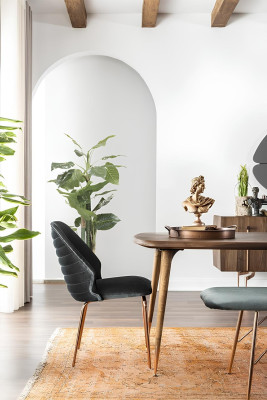 8-delt spisebord sæt med brune træstole