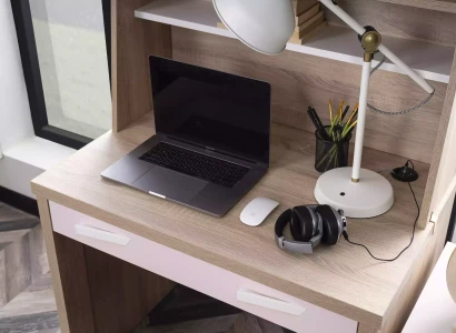 Børnebord sæt med 4 hylder i lyserødt træ