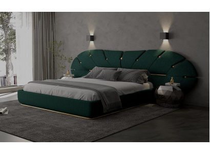 Luksuriøs grøn seng med gyldne vifteformede accenter til moderne værelse