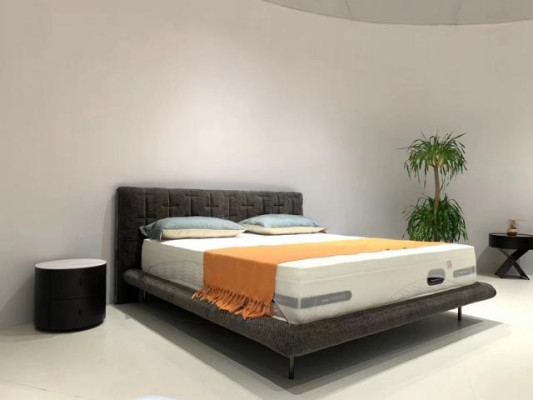 Moderne grå polstret luksus seng