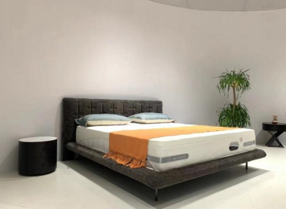 Moderne grå polstret luksus seng