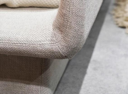 Moderne luksuriøs og elegant beige polstret seng