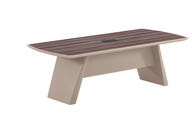 Beige skrivebord med træstruktur og moderne design til kontor og hjemmekontor