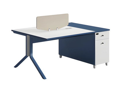 Blå og hvidt skrivebord med funktionelt opbevaringsrum og praktisk skillevæg