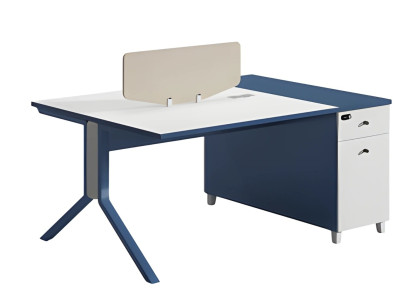 Blå og hvidt skrivebord med funktionelt opbevaringsrum og praktisk skillevæg