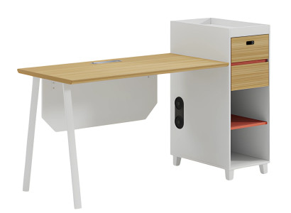 Moderne træbord med opbevaringsplads og hylder til kontor