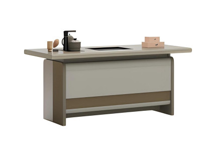 Moderne brun bord med praktisk opbevaringsplads og elegant design