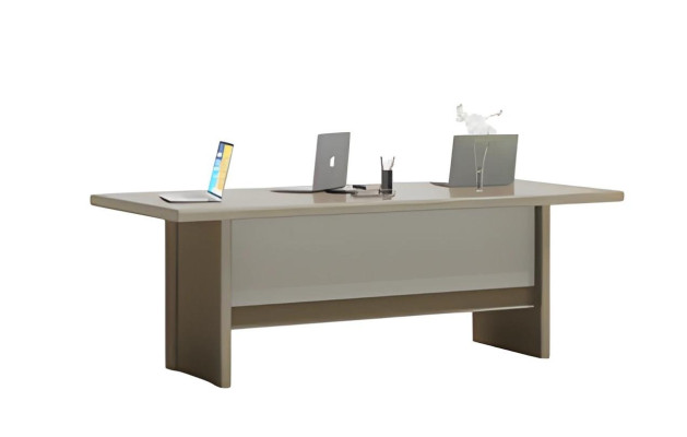 Elegant bord i beige og grå med stor arbejdsflade