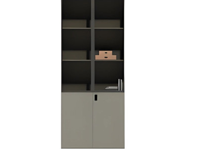 Moderne brun træ kontor skab med hylder og døre til opbevaring på kontoret