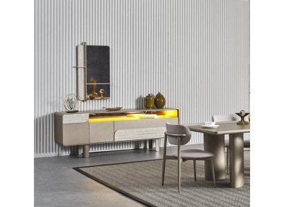 Elegant beige trækonsol med elegant spejl