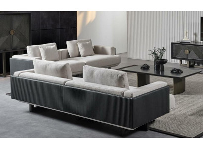 Møbelensemble i brunt stof med træbord og sofaer