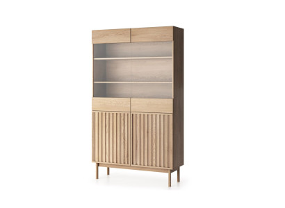 Trævitrine med glasdøre