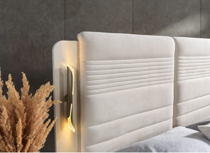 Elegant polstret seng med 3 natborde, sæt af 3 dele